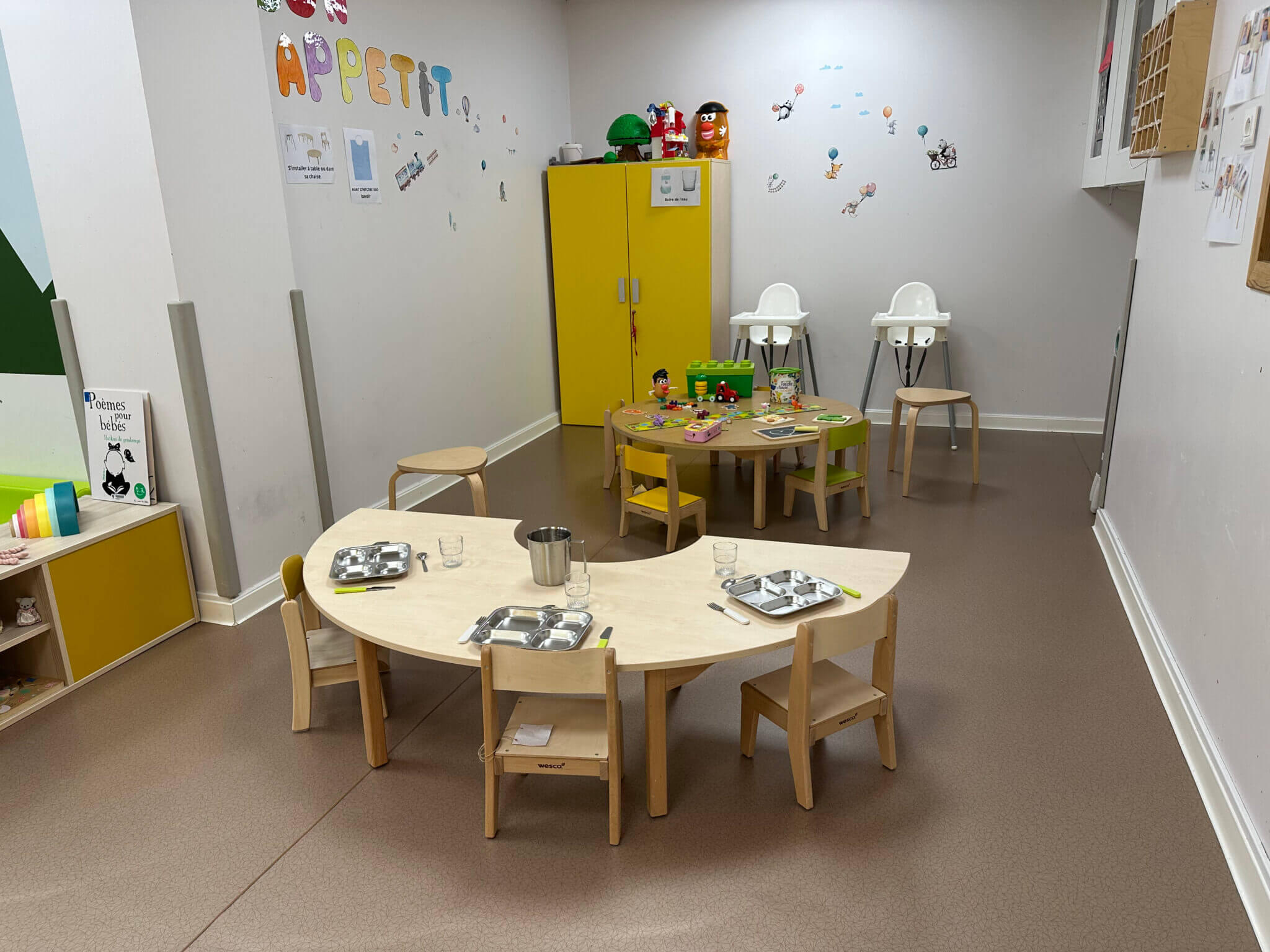 Le coin repas et activité de la micro-crèche